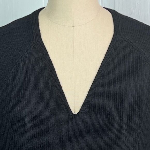 V-Neck Sweater Merino Wool Blend ATHLETA Hanover Refined Relaxed Fit Black Sz XS - Picture 4 of 14